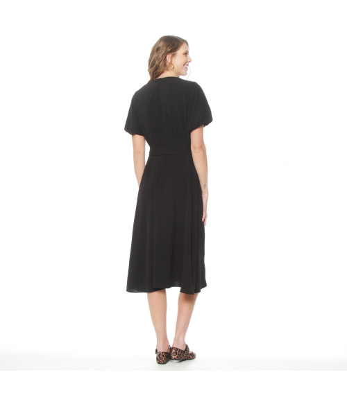 VESTIDO MANGA CORTA SOLIDO ESCOTE V CON LAZO EN CINTURA Y BOLSILLOS