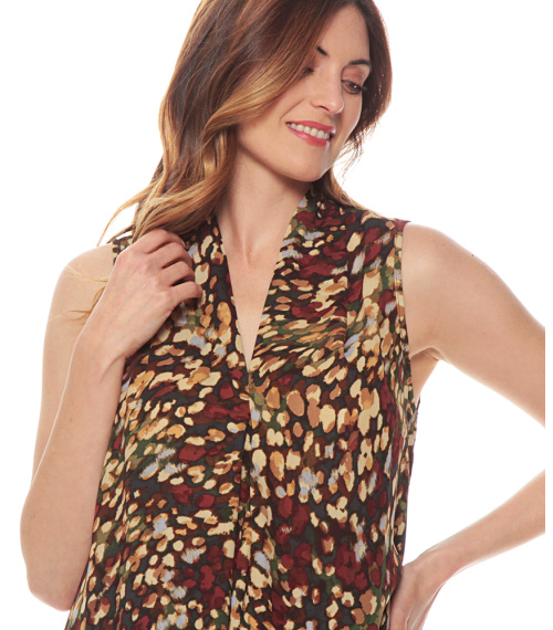 BLUSA SIN MANGA ESTAMADA ESCOTE V DETALLE DELANTERO