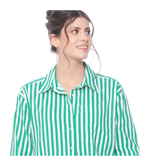 BLUSA MANGA LARGA LISTADA ABOTONADA EN DELANTERO Y BOLSILLO