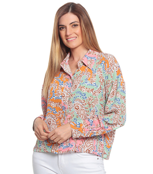 BLUSA ESTAMPADA CON CUELLO CAMISERO