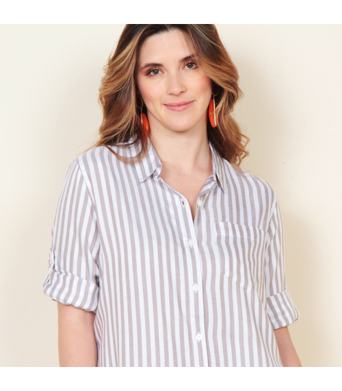 BLUSA MANGA LARGA LISTADA ABOTONADA EN DELANTERO Y BOLSILLO