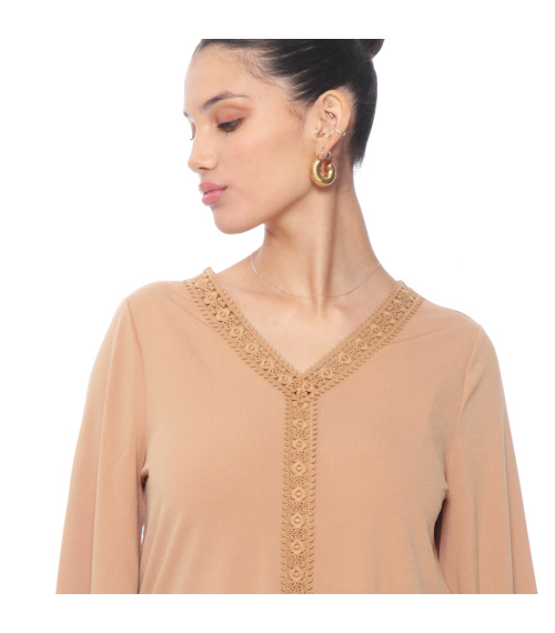 BLUSA MANGA 3/4 SOLIDO ESCOTE V CON APLICACION
