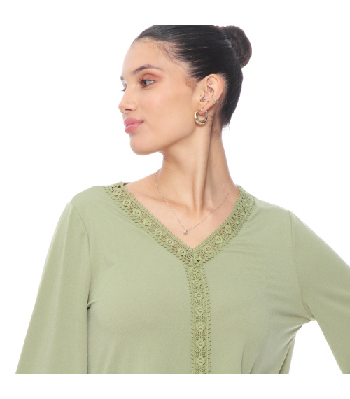 BLUSA MANGA 3/4 SOLIDO ESCOTE V CON APLICACION