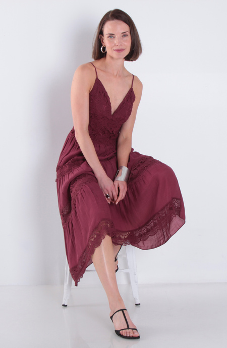 Vestido Sin Manga Con Aplicacion Escote V