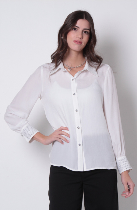BLUSA MANGA LARGA ABOTONADA EN DELANTERO CON APLICACION EN PUNOS