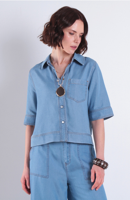 Blusa Tencel Manga Corta Abotonada En Delantero Y Bolsillo