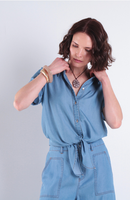 Blusa Lyocell Manga Corta Abotonada En Delantero Y Nudo En Ruedo