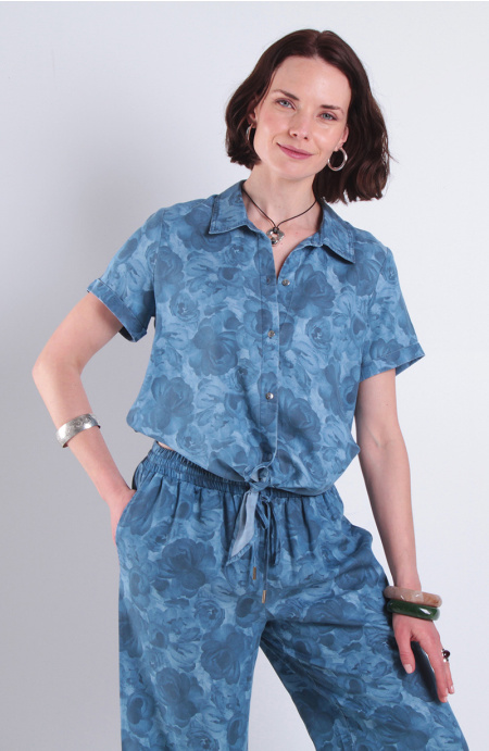 Blusa Lyocell Estampado Manga Corta Con Nudo En Ruedo