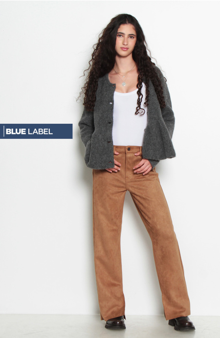 PANTALON SUEDE RECTO TIRO ALTO PRETINA BASICA 1 BOTON