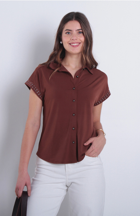 Blusa Manga Corta Abotonada En Delantero Y Aplicacion En Manga
