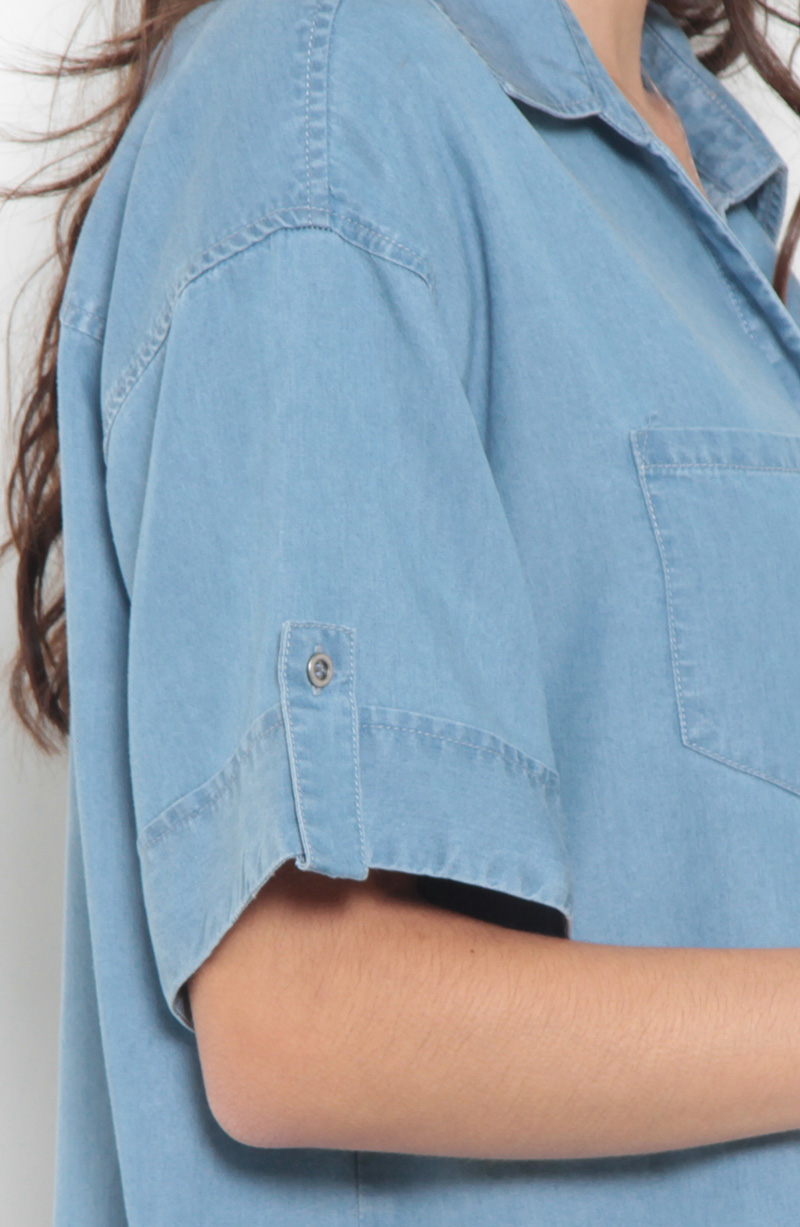 Blusa Lyocell Manga Corta Con Bolsillo Escote V hover
