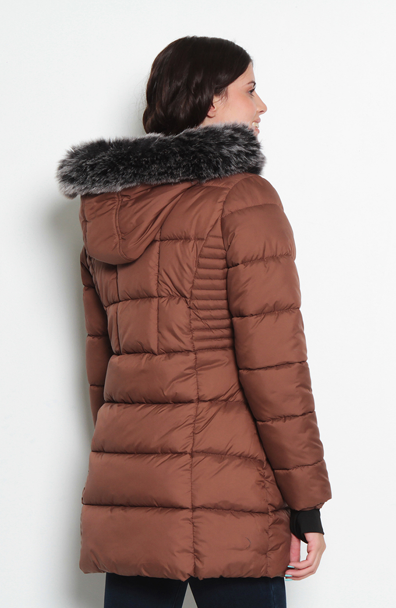 Parka Manga Larga Con Capucha Y Cierre En Delantero hover
