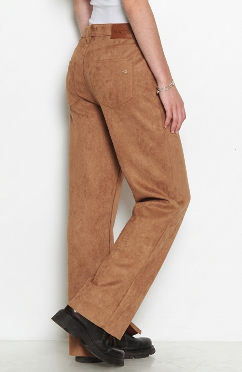 PANTALON SUEDE RECTO TIRO ALTO PRETINA BASICA 1 BOTON hover