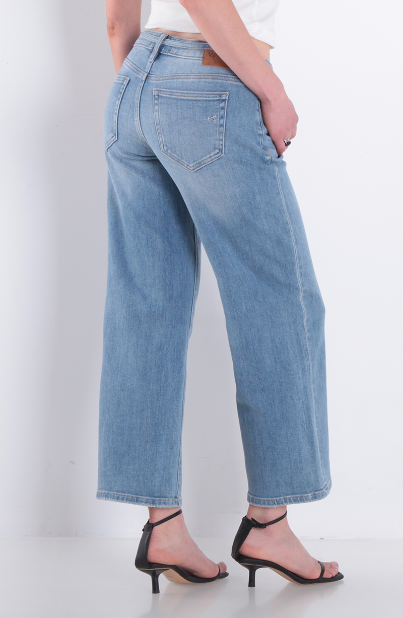 Jeans Crop Tiro Medio Pretina Basica 1 Boton Con Lazo hover
