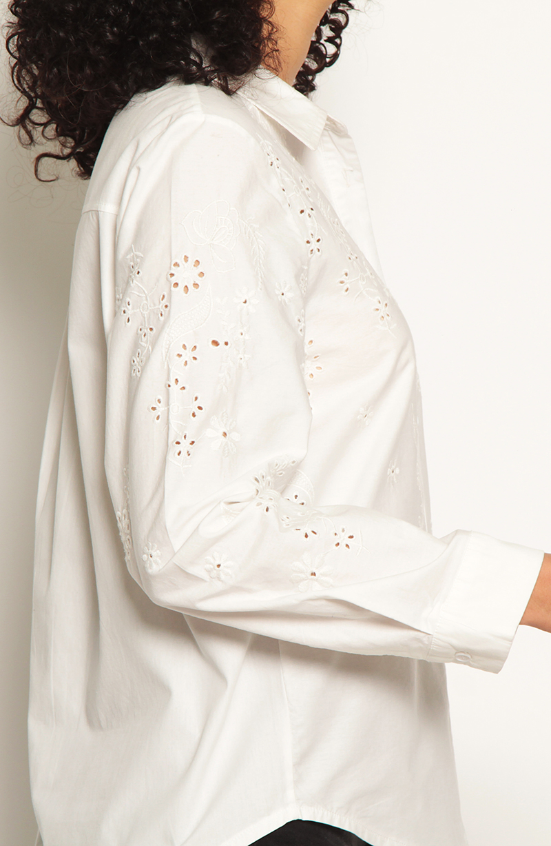 Blusa Manga Larga Con Brodery En Delantero hover
