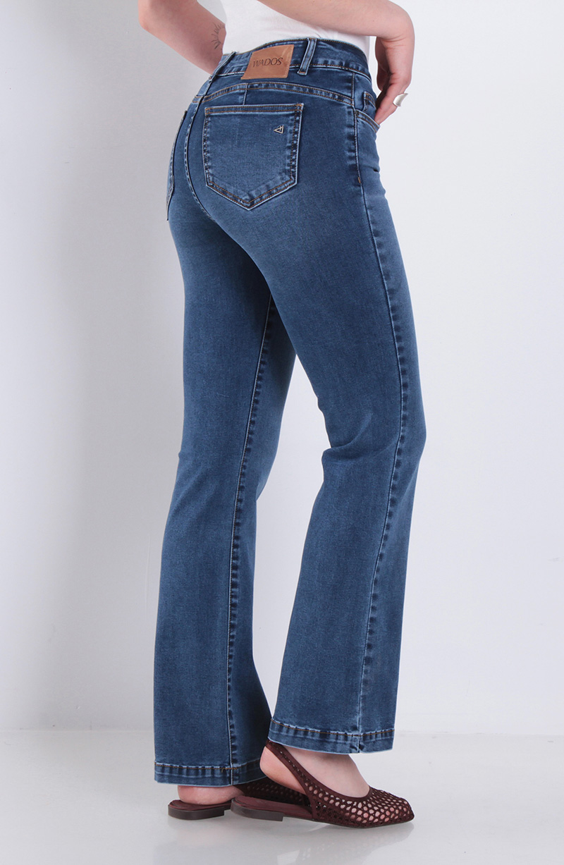 Jeans Recto Tiro Bajo Pretina Basica 1 Boton hover