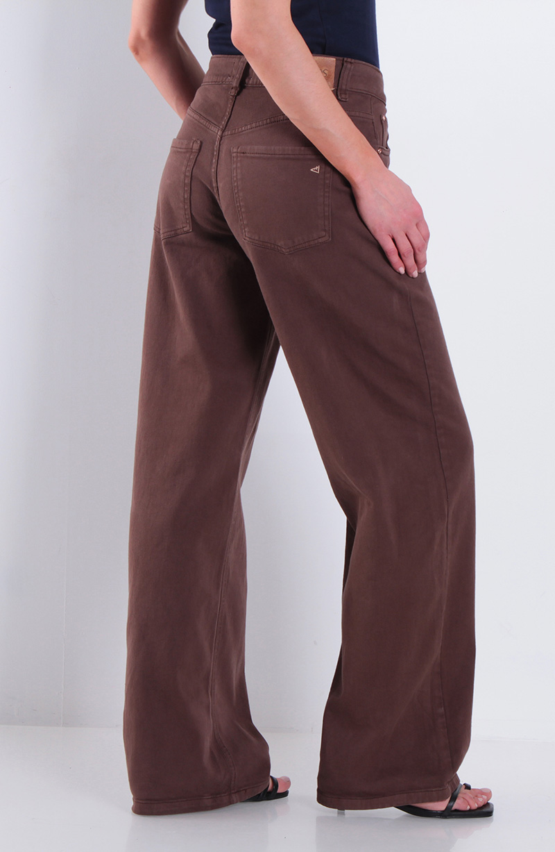 Jeans Wide Leg Tiro Alto  Pretina Basica 1 Boton hover