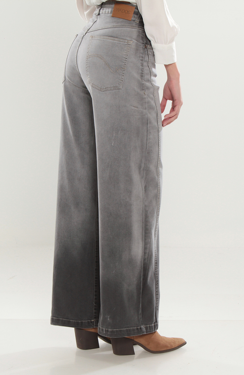 Jeans Wide Leg Con Corte En Degradado Tiro Alto Pretina Basica 1 Boton hover