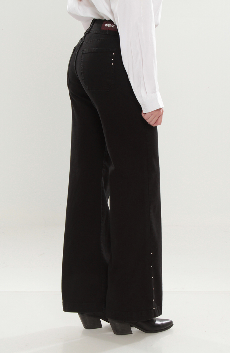 Jeans Cargo Flare Tiro Alto Pretina Media Dos Botones hover