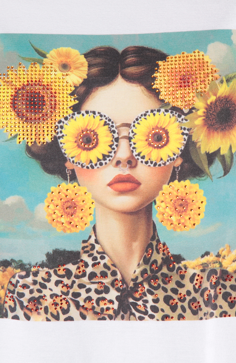 Polera Manga Corta Con Estampado Girasoles hover