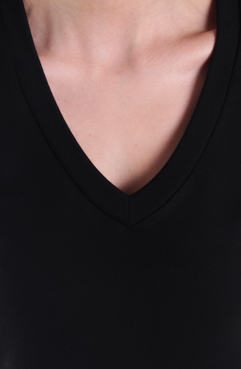 Polera Manga Corta Escote V Rib 1X1 hover