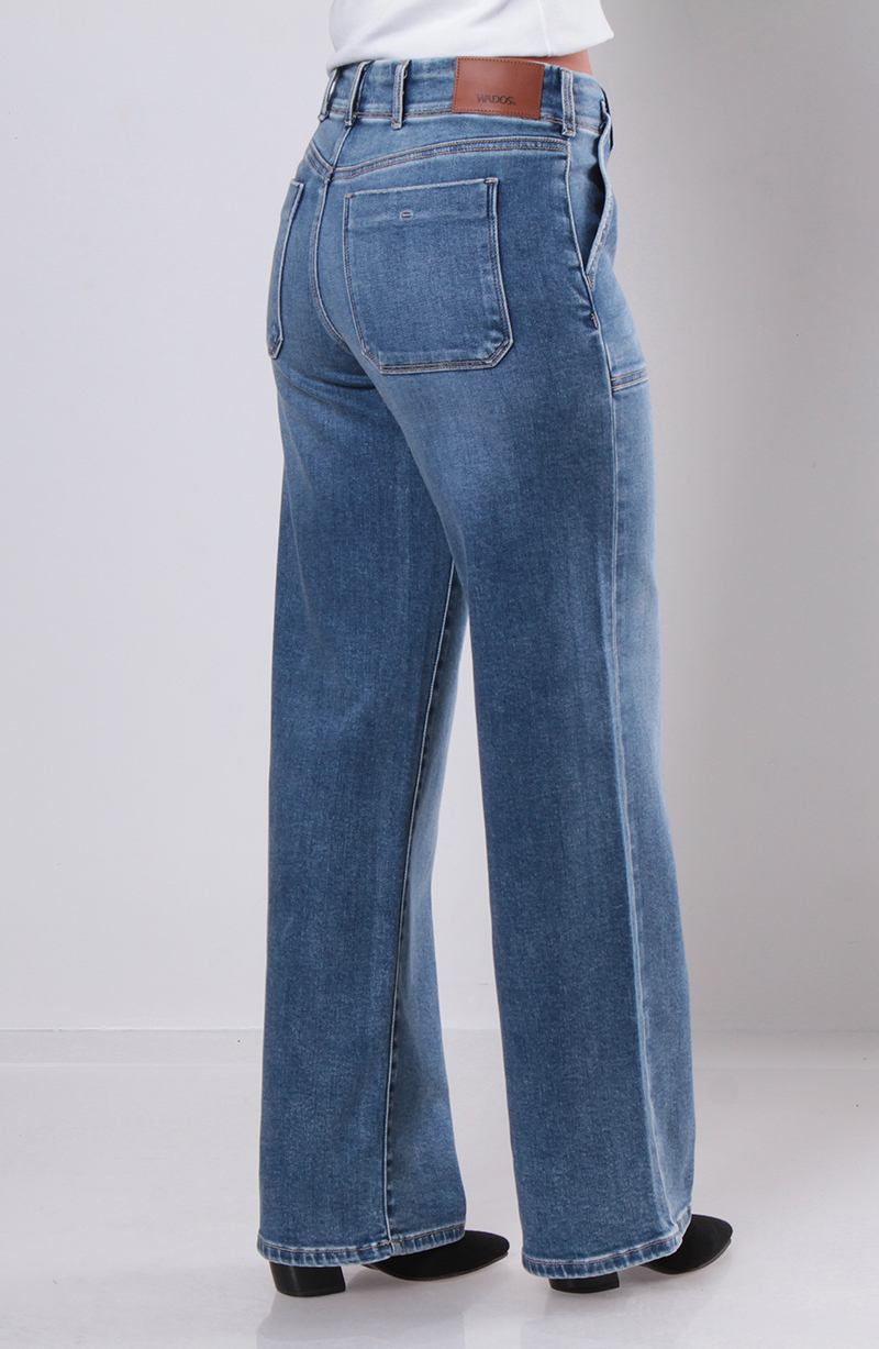 JEANS RECTO TIRO ALTO PRETINA MEDIA 2 BOTONES hover