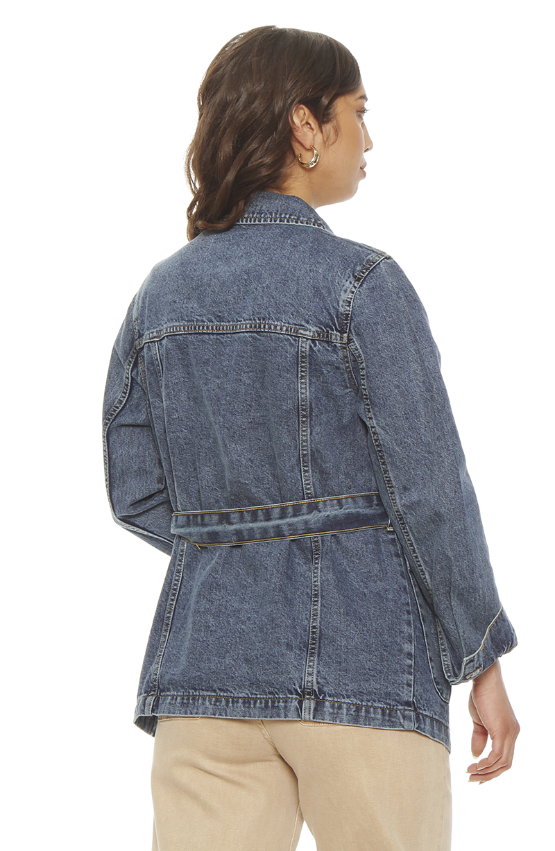 CHAQUETA MANGA LARGA DENIM ABOTONADA EN DELANTERO CON LAZO EN CINTURA hover