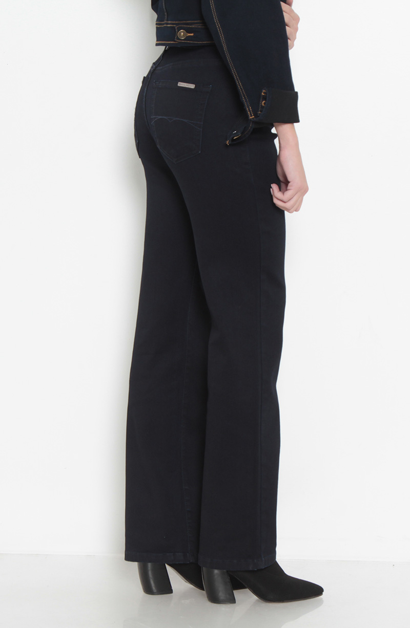 JEANS RECTO TIRO ALTO PRETINA BASICA CON UN BOTON hover