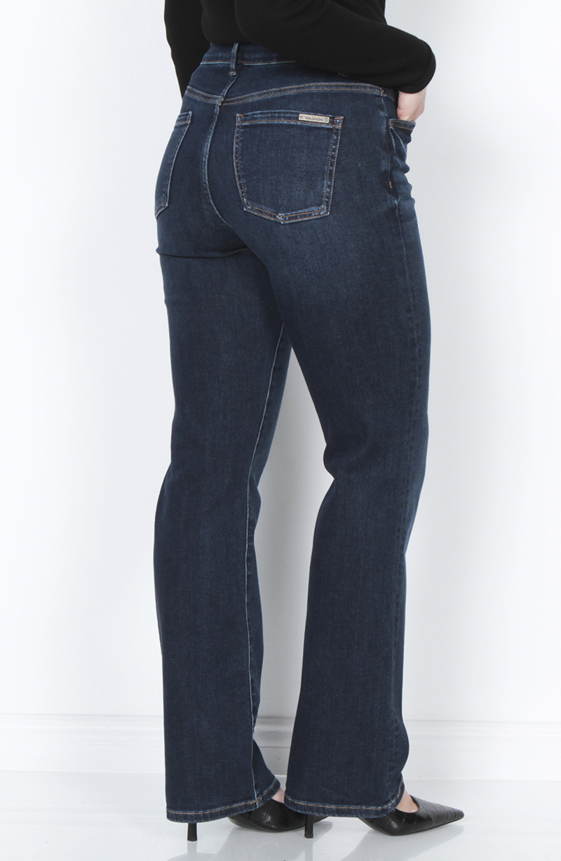 JEANS RECTO TIRO ALTO PRETINA BASICA 1 BOTON hover