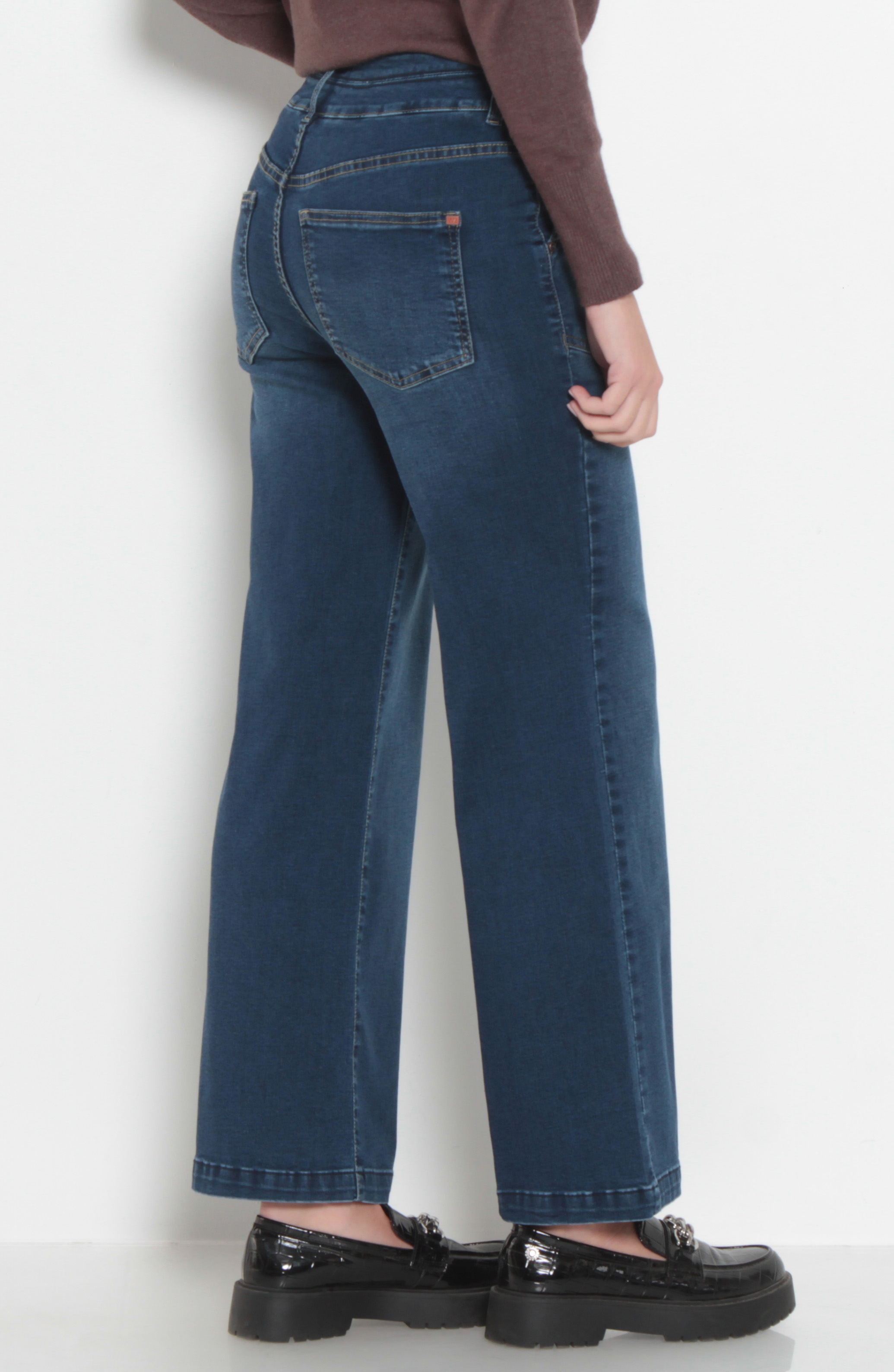Jeans Crop Cargo Pretina Alta Dos Botones hover