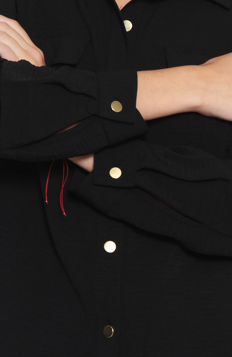 Blusa Manga Larga Abotonada En Delantero Con Bolsillos hover