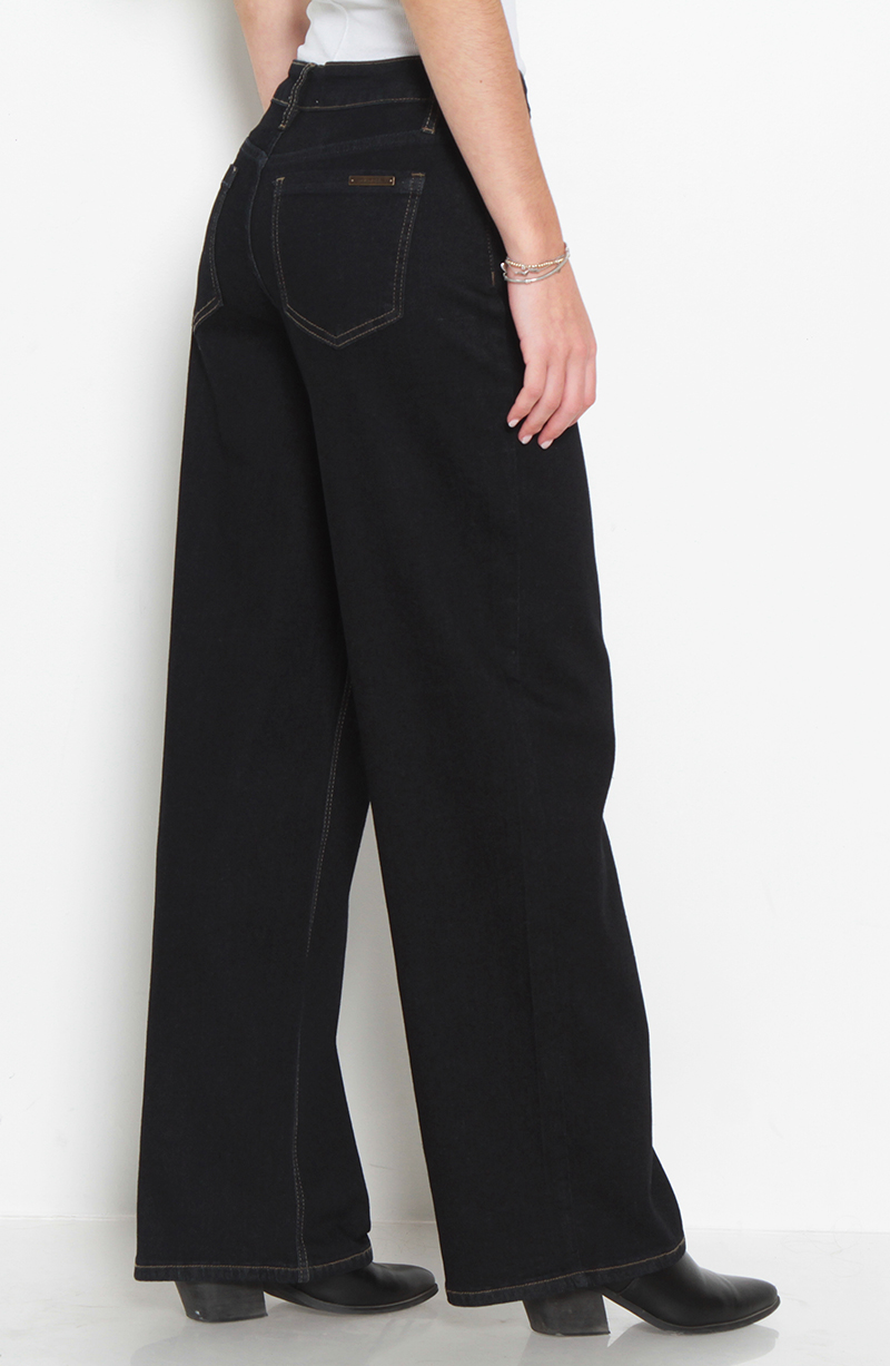 Jeans Recto Tiro Medio Pretina Basica 1 Boton hover