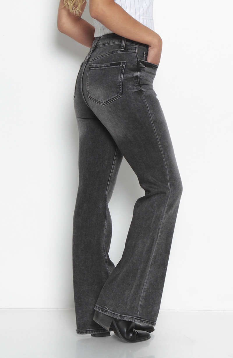 JEANS FLARE TIRO ALTO PRETINA BASICA 1 BOTON hover