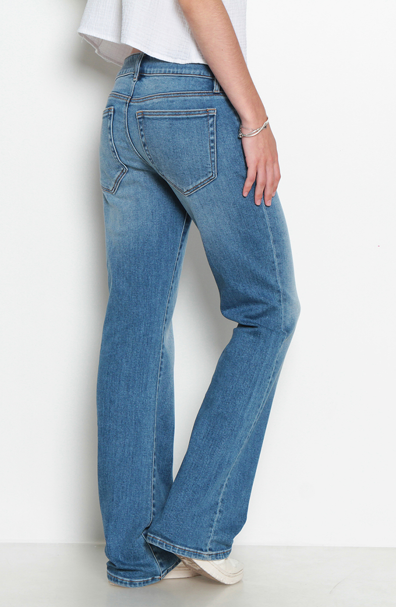 JEANS FLARE TIRO BAJO PRETINA BASICA 1 BOTON hover
