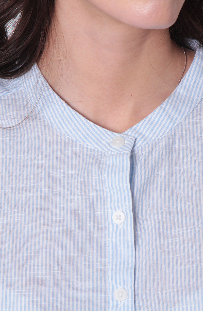 Blusa Manga Corta Listada Escote Redondo Abotonada En Delantero hover