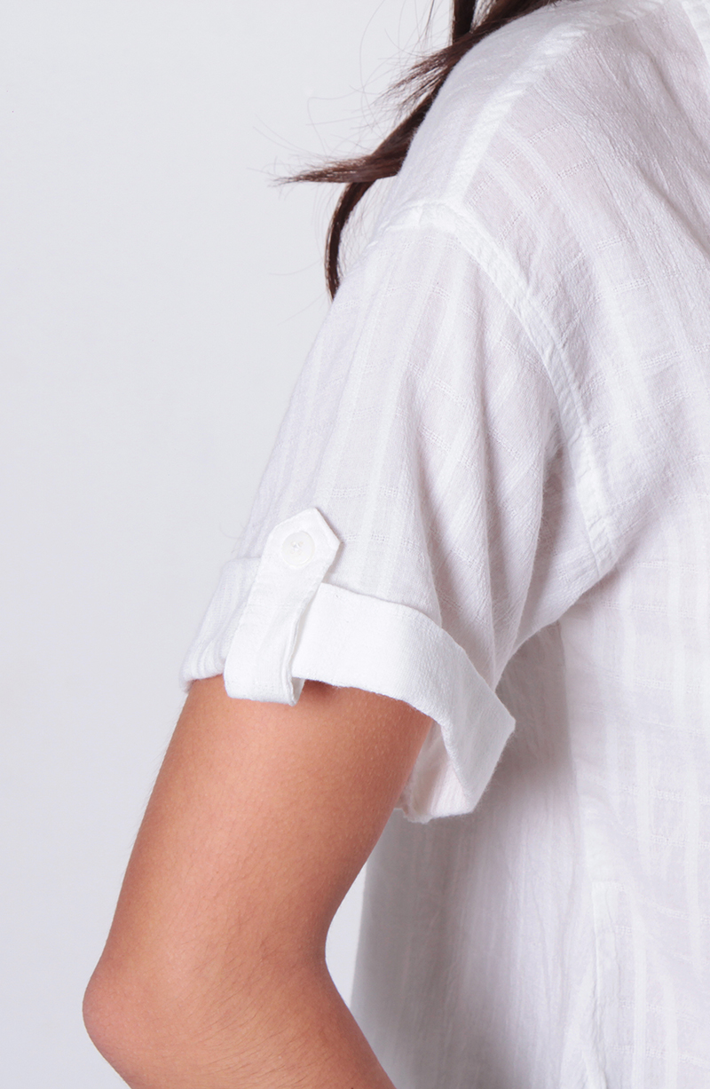 Blusa Manga Corta  Abotonada En Delantero Con Bolsillo hover