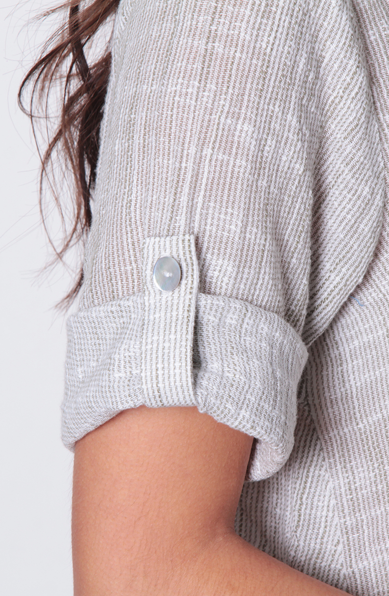 Blusa Manga 3/4 Abotonada En Delantero hover