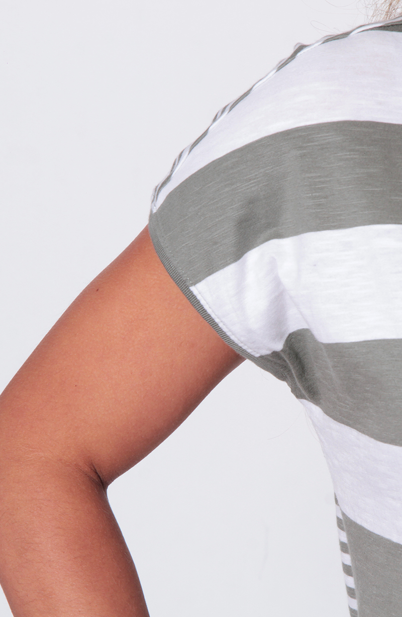 Polera Manga Corta Listada Escote Redondo hover