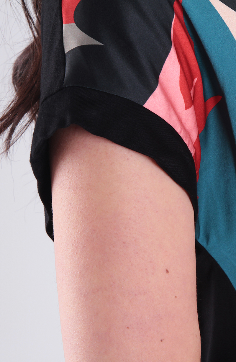 Polera Estampada Manga Corta Escote Redondo hover
