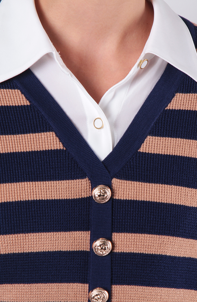 Sweater Listado Con Blusa Manga Larga Abotonado En Delantero hover