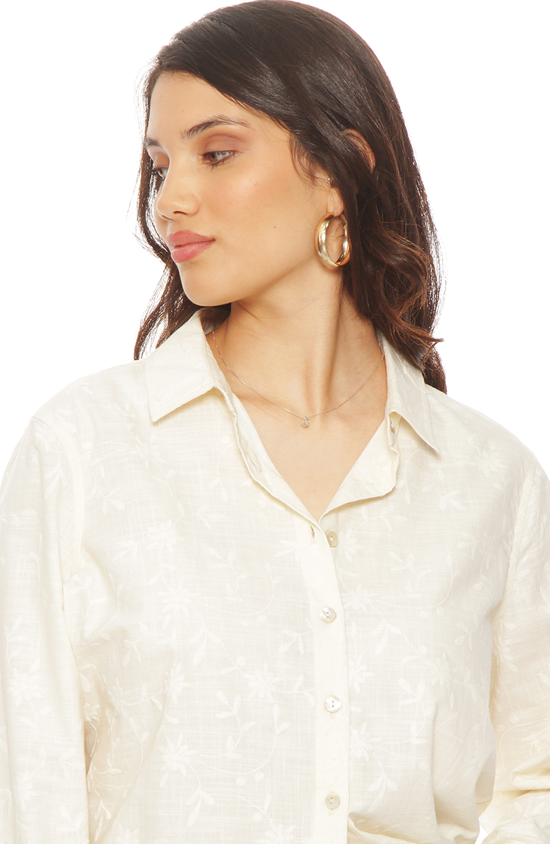 Blusa Manga Larga Lino Bordado Abotonada En Delantero hover